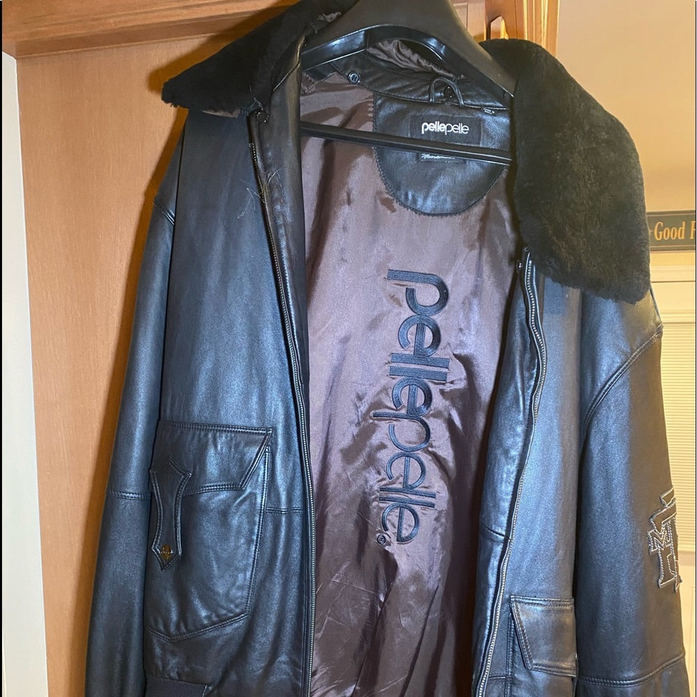 Worn (like new) Pelle Pelle Leather jacket. WITHOUT FAUX  FUR COLLAR